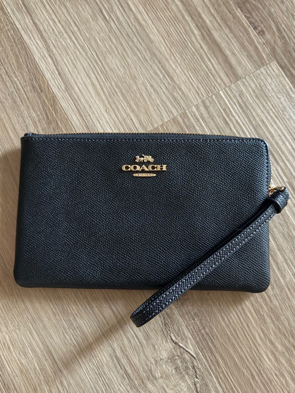 Coach Large Corner Zip Wristlet in Black NWT